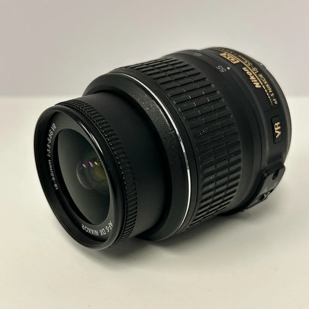 Nikon 18-55mm f/3.5-5.6G VR AF-S DX Nikkor Zoom lens